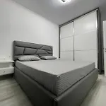 Seaview Modern Two Bedroom Apartment *