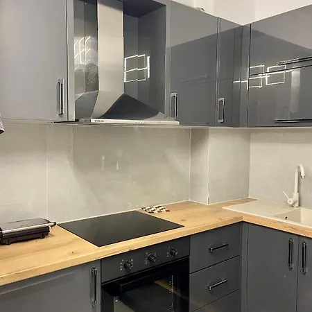 Seaview Modern Two Bedroom Apartment *