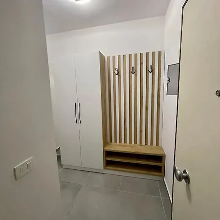 Seaview Modern Two Bedroom شقة *