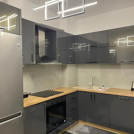 Seaview Modern Two Bedroom Apartment *