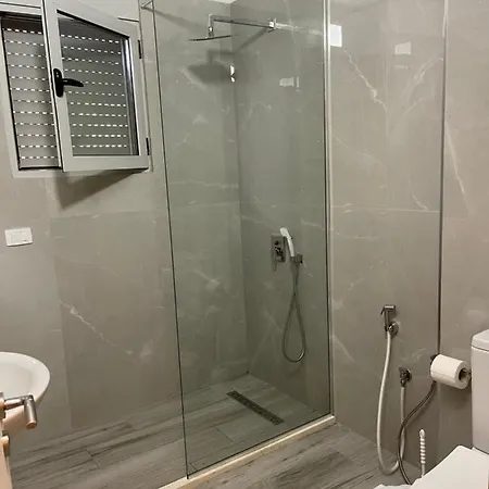 Seaview Modern Two Bedroom Lejlighed *