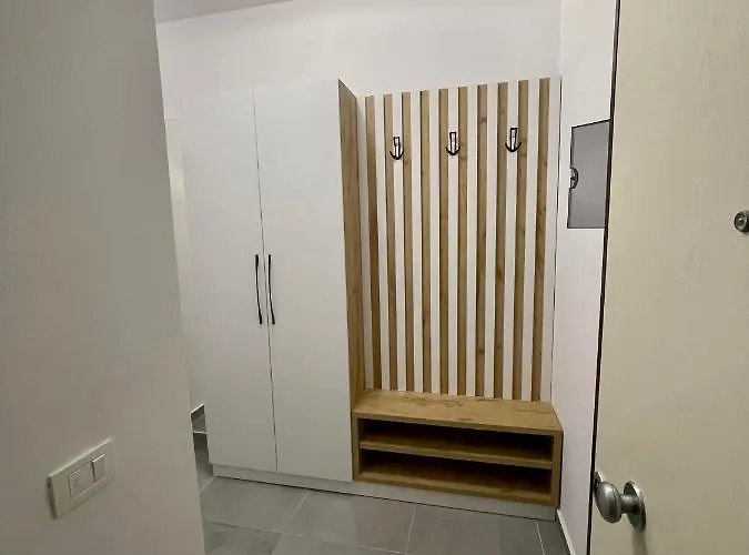 Seaview Modern Two Bedroom Apartament *