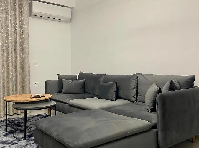 Seaview Modern Two Bedroom Apartament